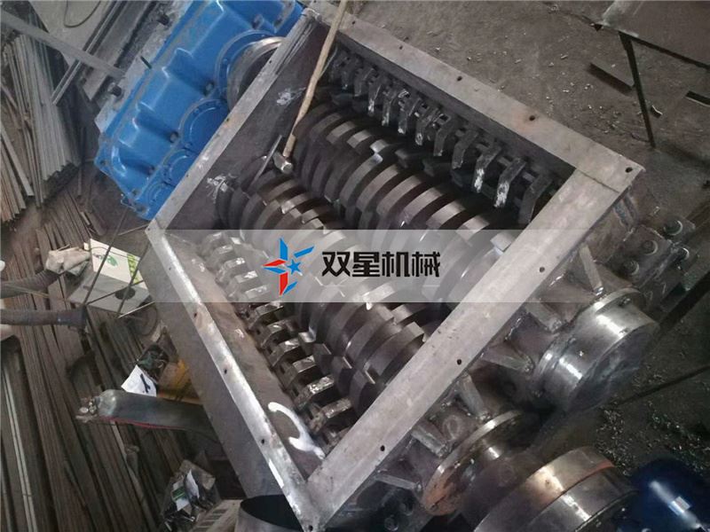 168体育 金属撕碎机的刀盘刀片的维护与保养